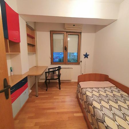 3 Bedroom Home With Parking Garage In The Heart Of Скопие Екстериор снимка