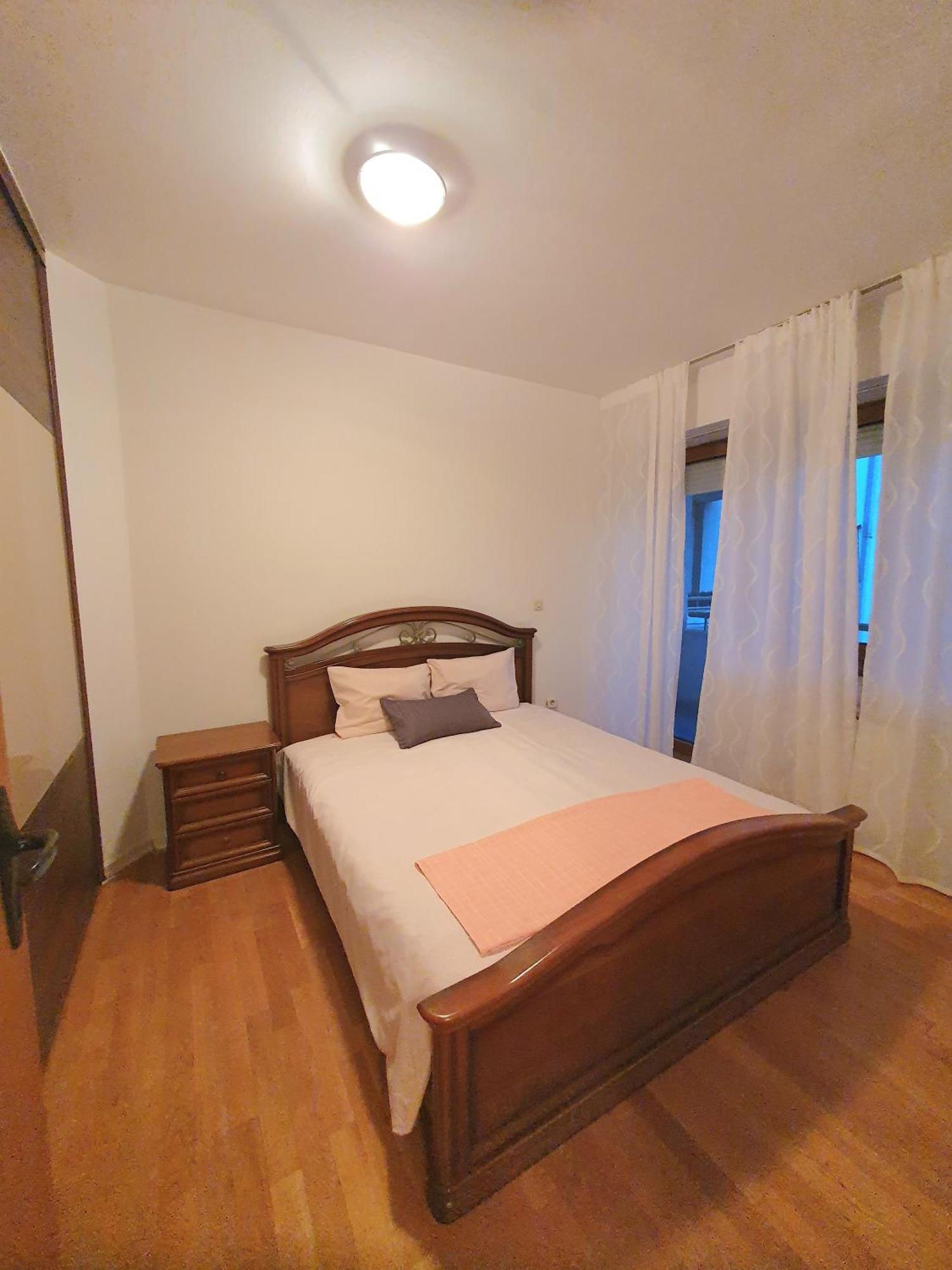 3 Bedroom Home With Parking Garage In The Heart Of Скопие Екстериор снимка