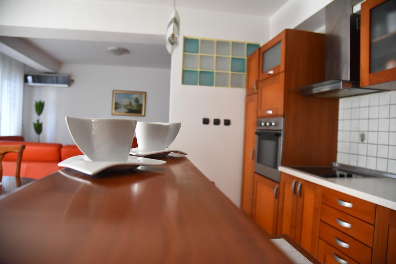 3 Bedroom Home With Parking Garage In The Heart Of Скопие Екстериор снимка