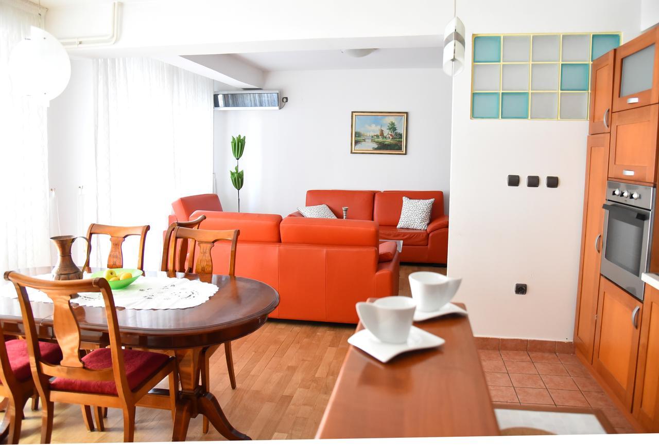3 Bedroom Home With Parking Garage In The Heart Of Скопие Екстериор снимка