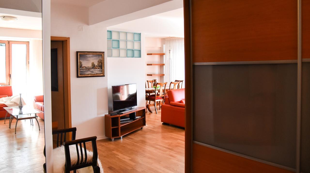 3 Bedroom Home With Parking Garage In The Heart Of Скопие Екстериор снимка