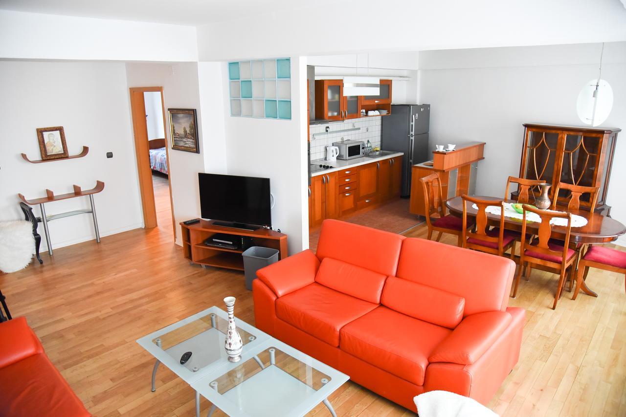 3 Bedroom Home With Parking Garage In The Heart Of Скопие Екстериор снимка