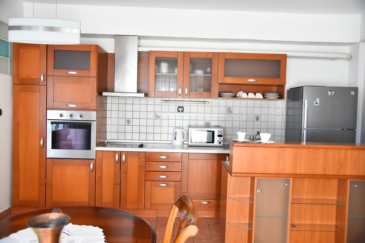 3 Bedroom Home With Parking Garage In The Heart Of Скопие Екстериор снимка