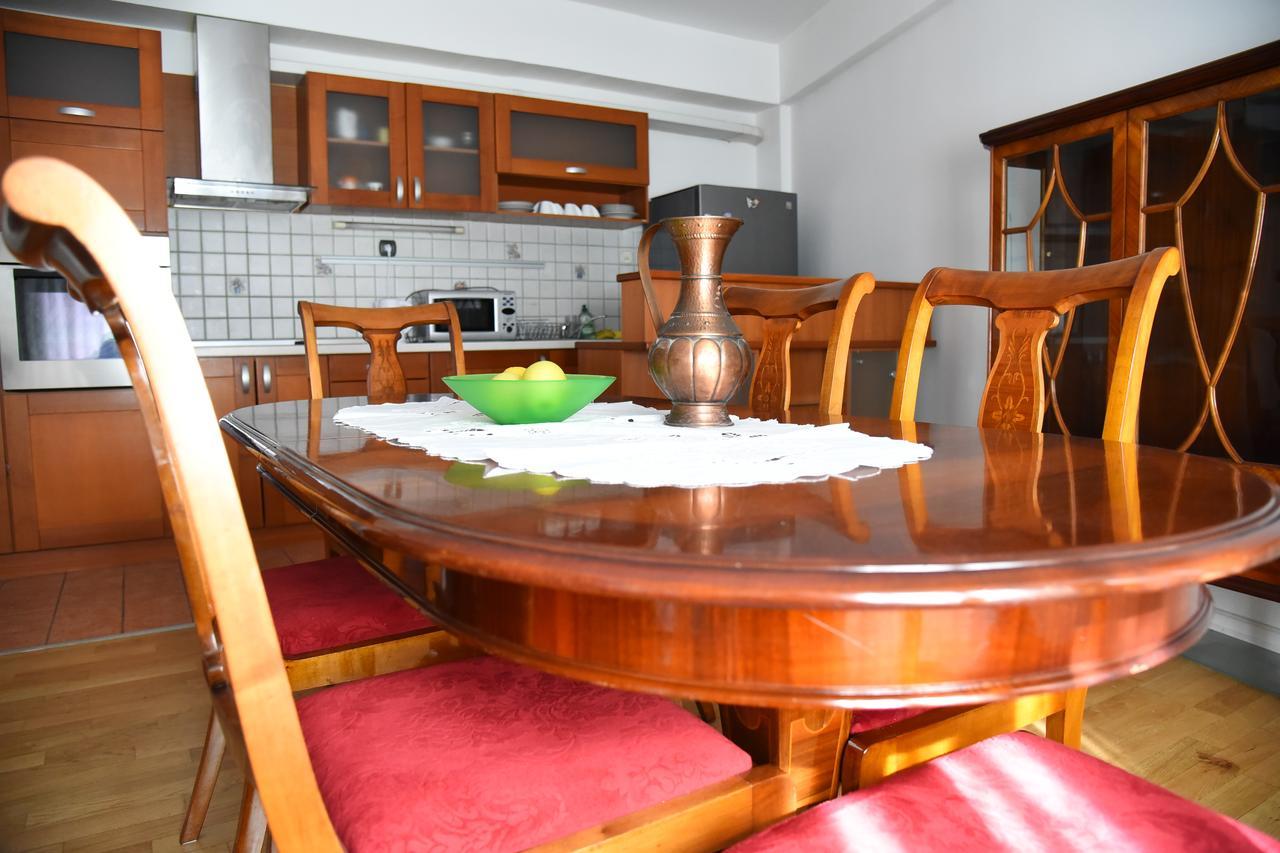 3 Bedroom Home With Parking Garage In The Heart Of Скопие Екстериор снимка